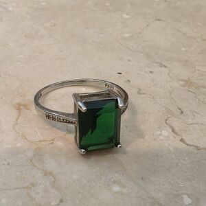 Elegant Green Gemstone Silver Ring Size 7